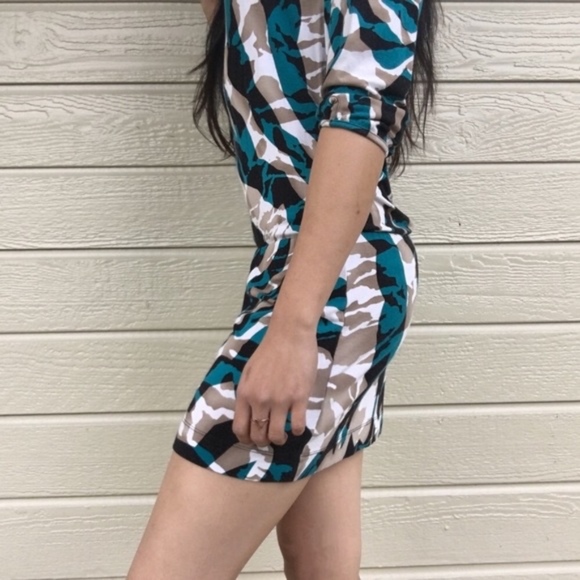 BCBG MAXAZRIA PATTERN MINI 3/4 SLEEVE DRESS - Picture 3 of 8